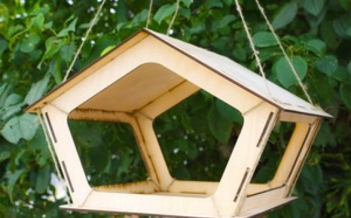 Как сделать кормушку для птиц своими руками: оригинальные и необычные идеи Крыша для кормушки для птиц своими руками